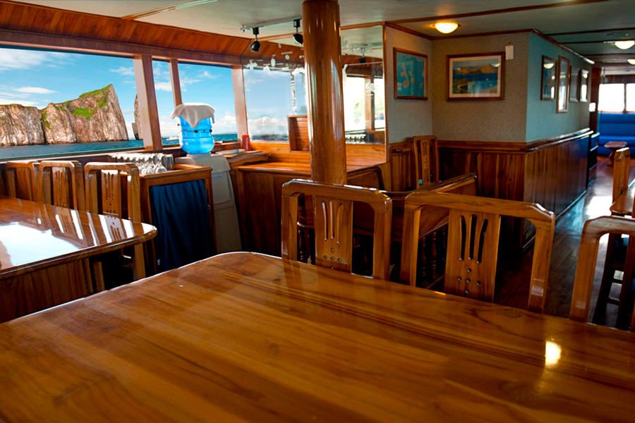 Midrange cruise fragata cabins