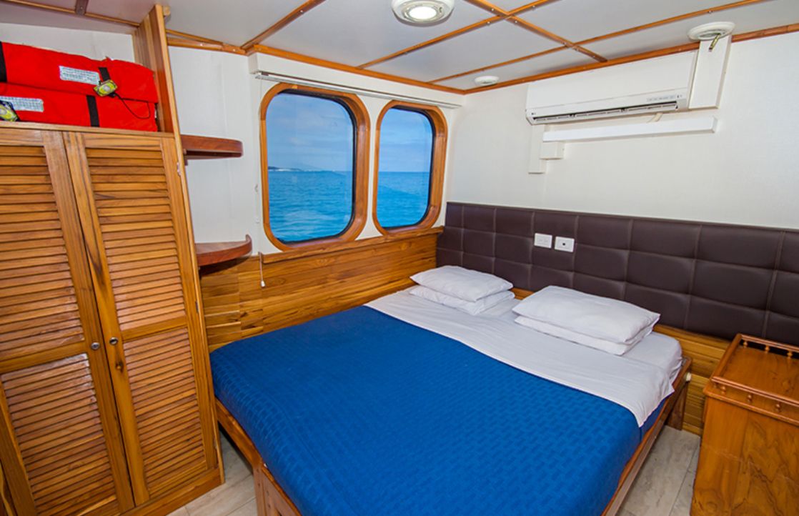 First class cruise tip top iv social areas First class cruise tip top iv social areas